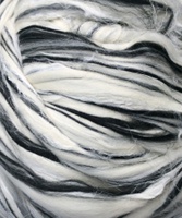 feiner Merinokammzug mit gebleichtem Leinen schwarz weiß